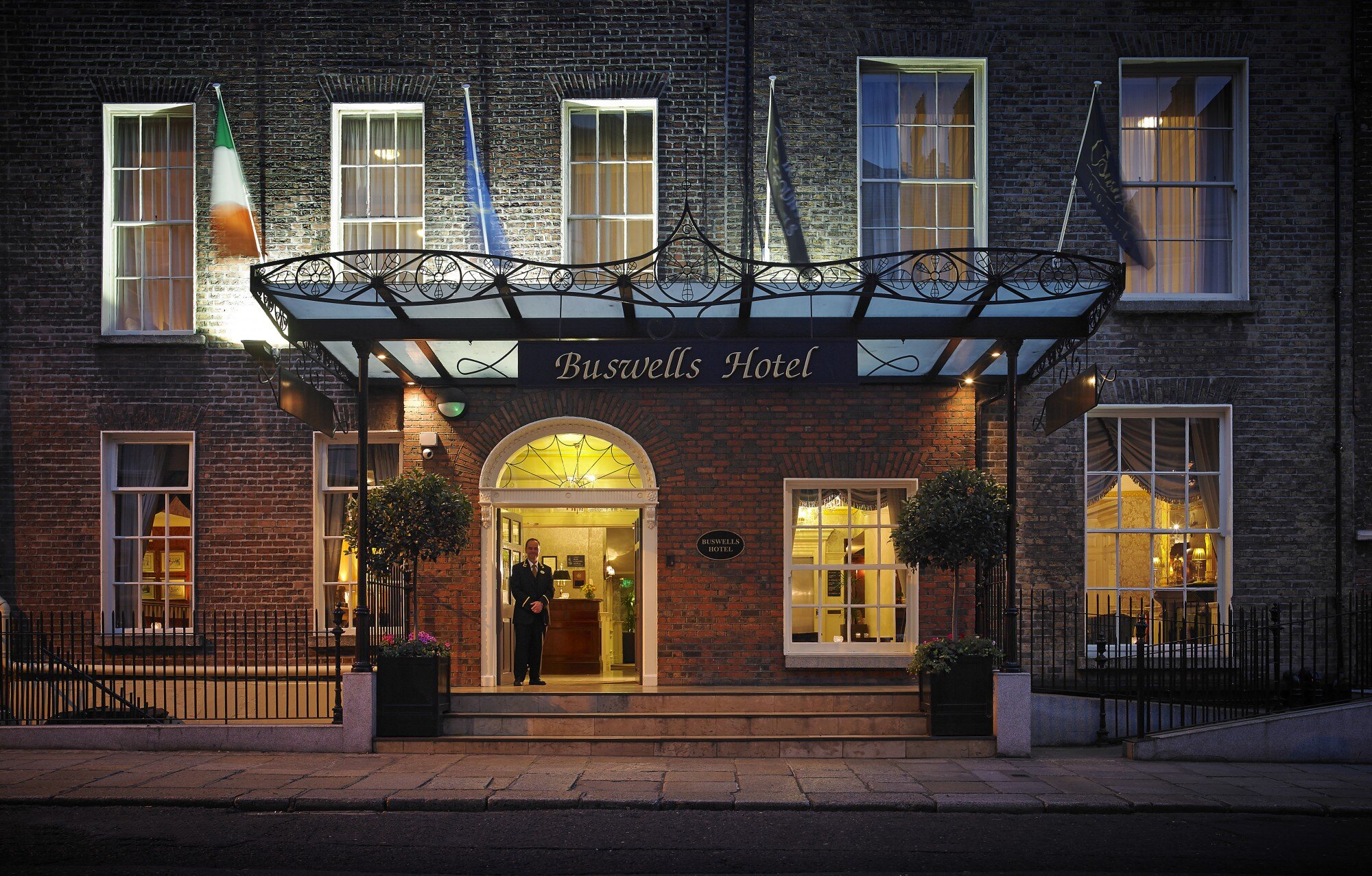 buswells_hotel_exterior